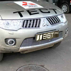 Предлагаем решотки бампера  Mitsubishi  Padgero Sport  