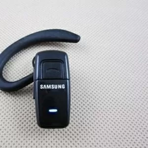 Продам новую универсальную Bluetooth гарнитуру Samsung WEP 200.