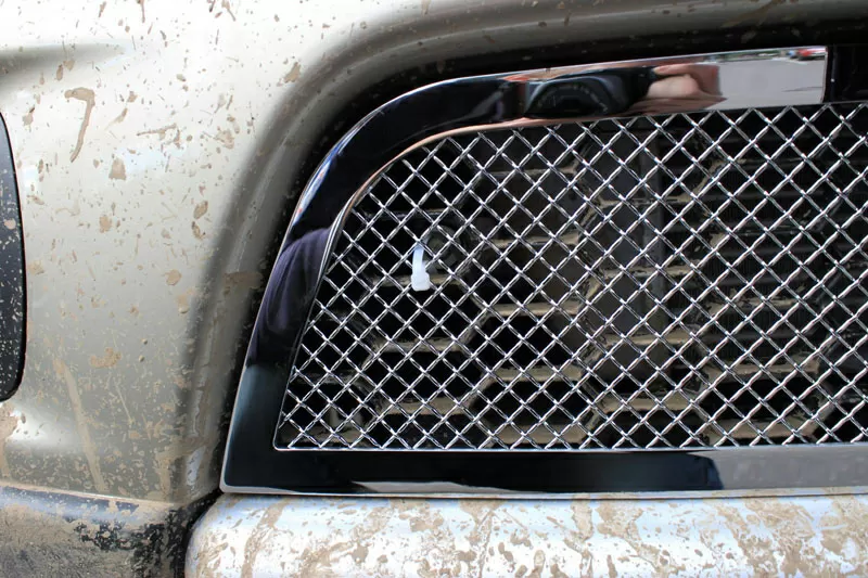 Предлагаем решотки бампера  Mitsubishi  Padgero Sport   4