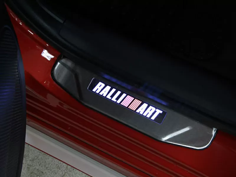 Накладки на пороги с подсветкой для Mitsubishi Lancer X с логотипом Ra 3