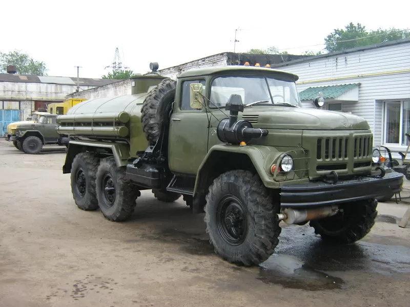 Автомобиль ЗИЛ-131 топливозаправщик 2