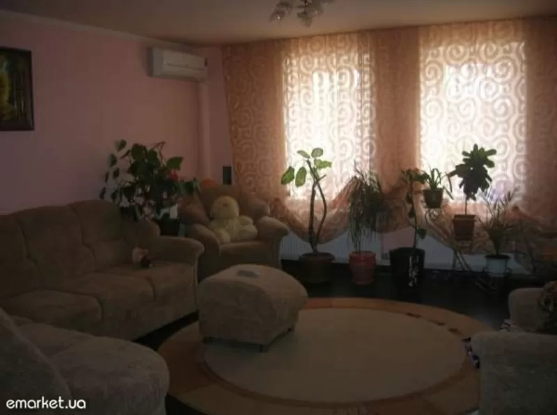 Продам 3-комнатную квартиру  92 кв. м. 3