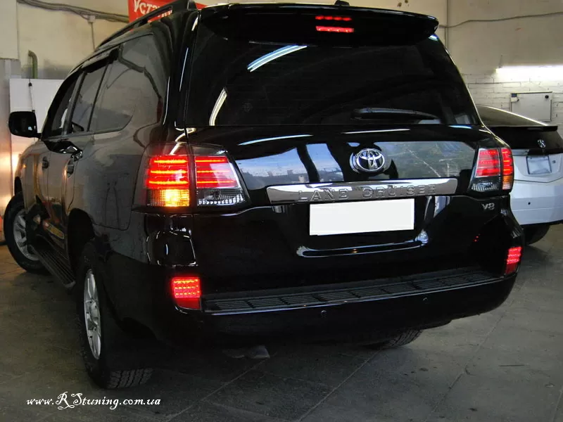 Тюнинг. Toyota Land Cruiser 200. Lexus LX 570.   Катафоты светодиодные 3