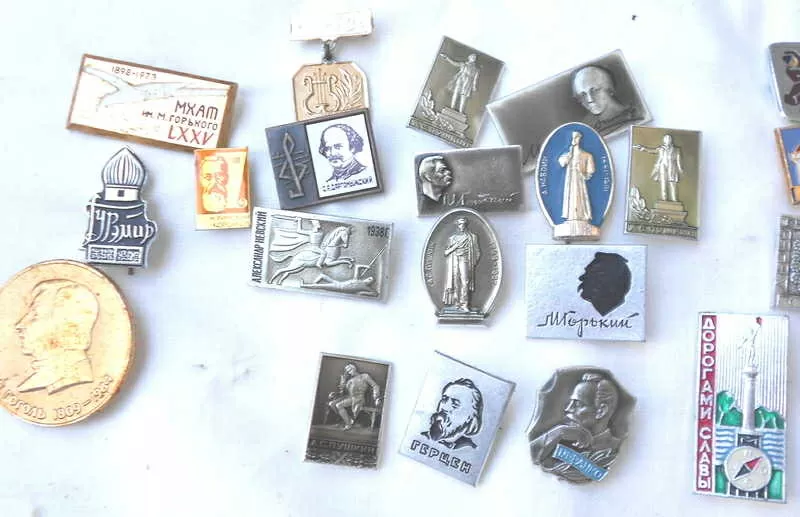 коллекцию значков с 1950 по 2000гг разной тематики 9