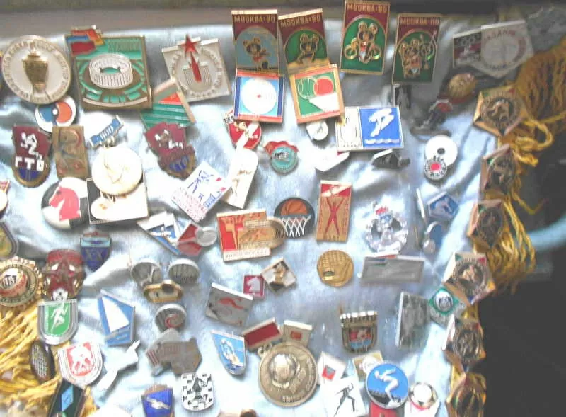 коллекцию значков с 1950 по 2000гг разной тематики 15