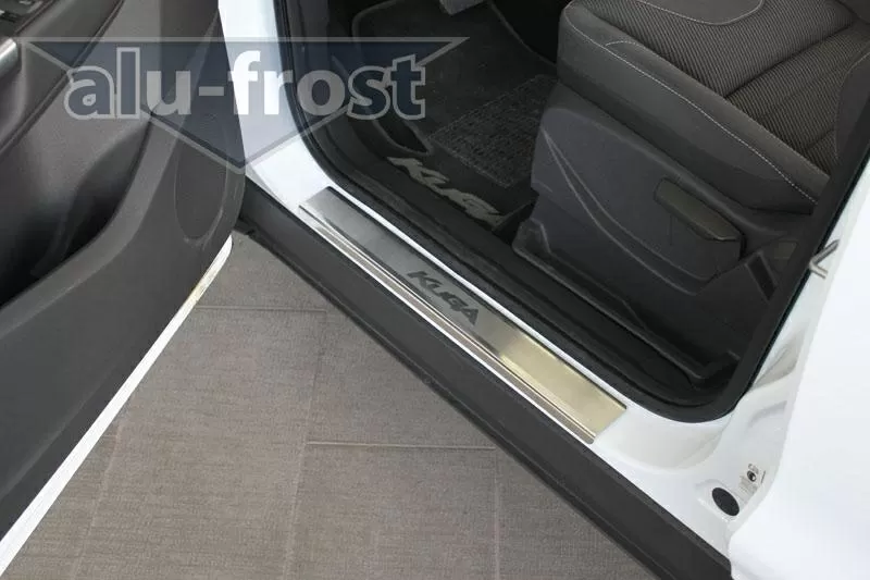 Продам накладки на пороги для Ford Kuga 2013+