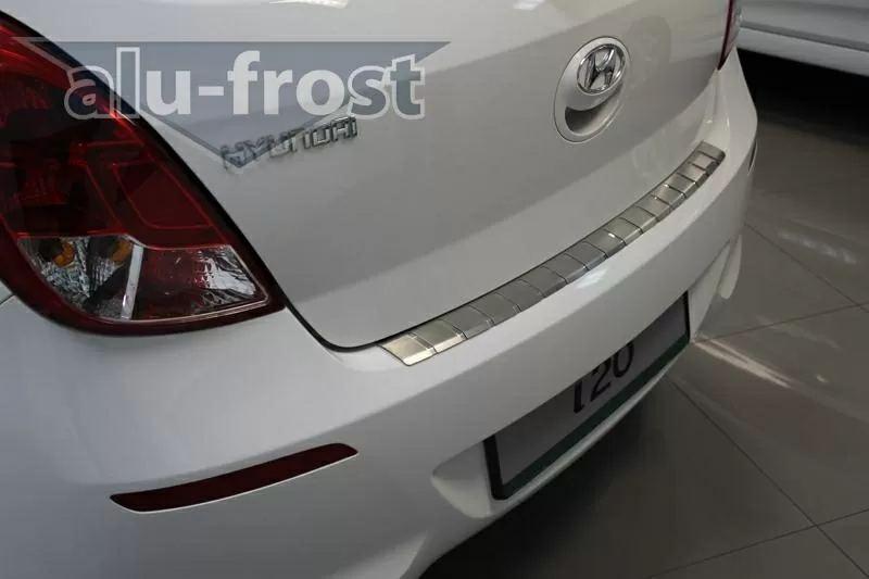 Накладка на бампер с загибом для Hyundai i20 5D 2009+