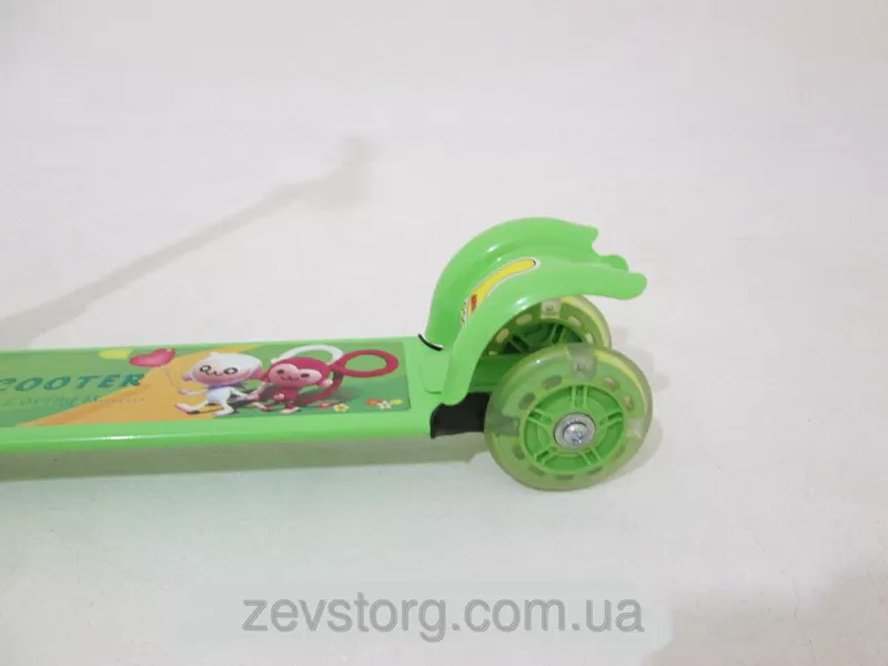 Самокат со светящимися колесами 2