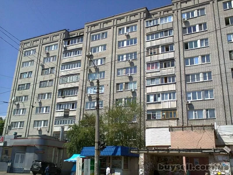 Продам 4 ком.  кв.  в районе пр.  Пушкина и ул.  Рабочей.