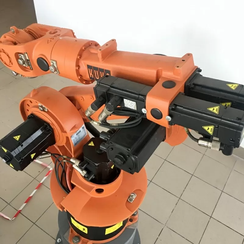 KUKA KR 15 - промышленный робот. В наличии. Доставка. 2