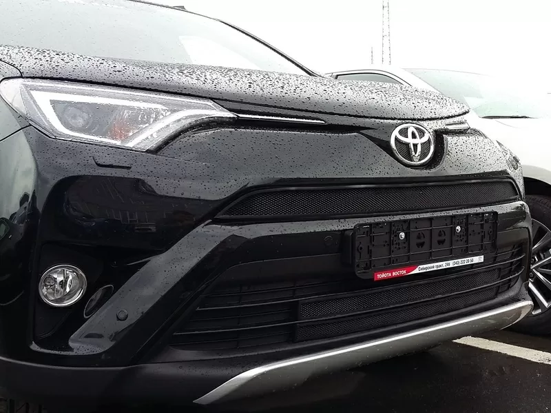 Решетку в бампер (защита) для Toyota Rav 4 2017-2018 (серебро,  черная) 8