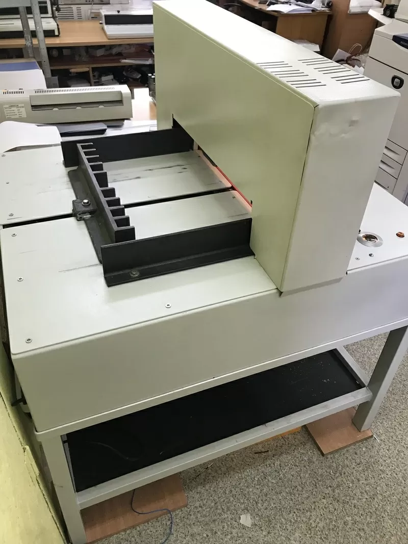 Бумагорезательная машина (гильотина) IDEAL FORTEMATIC 525/E 2