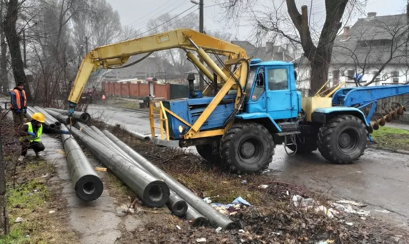 Услуги ямобура,  Ямобур,  Столбостав,  Монтаж опор,  Бурение приямков,  Мон 3