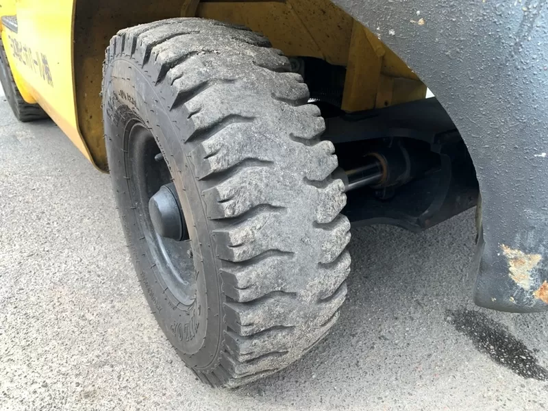 Вилочний автонавантажувач Komatsu,  з бічним зсувом та щоглою 4.5 метри 10