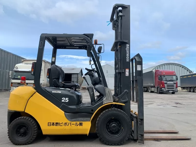 Вилочний автонавантажувач Komatsu,  з бічним зсувом та щоглою 4.5 метри 6