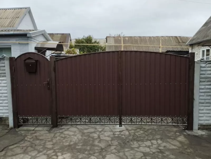 Ворота.Паркани ковані,  зварені,  із профлисту. Навіс.  2