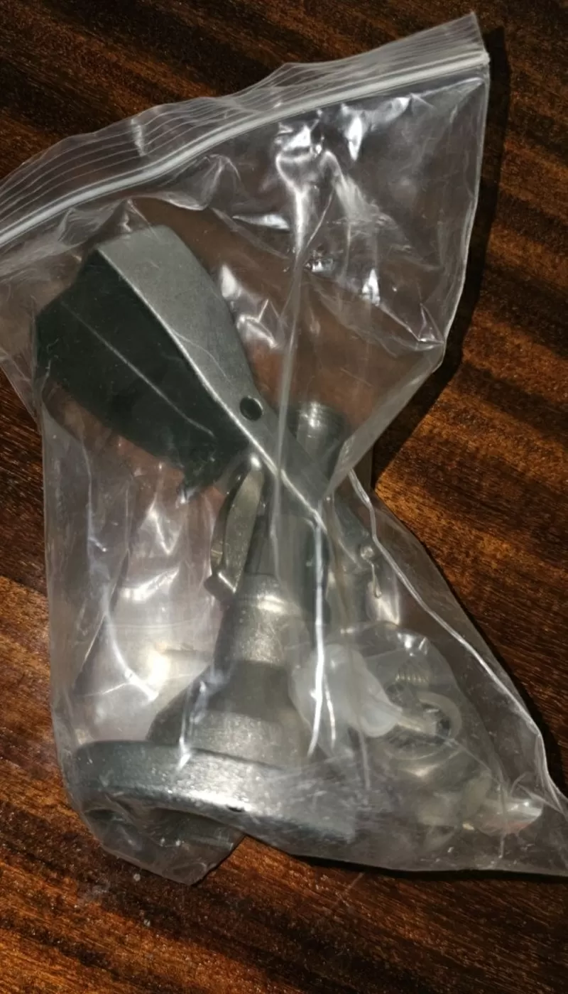 Продам пивні клешні,  крани,  редуктор,  промивочний бачок,  кеги. 6