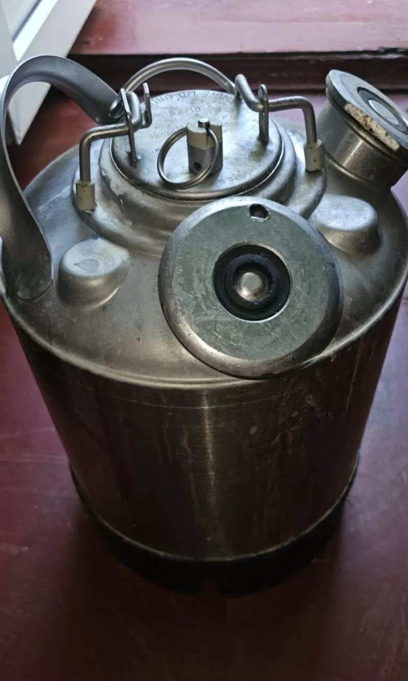 Продам пивні клешні,  крани,  редуктор,  промивочний бачок,  кеги. 2