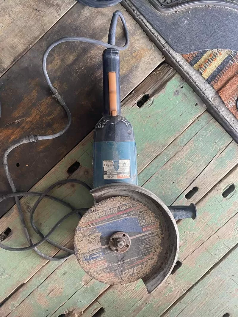 Продам «болгарку» Makita 9069 вживану.